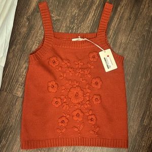 NWT knit sweater top from Boutique; light weight!!! Has floral embroidery. Sz M